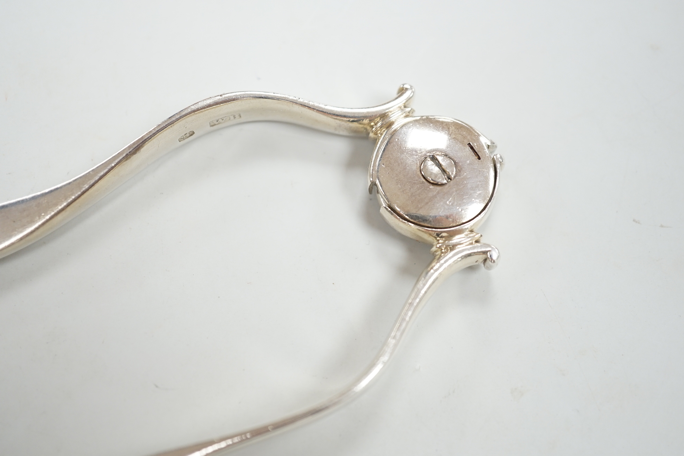 A pair of George III silver asparagus tongs, William Burch?, London, circa 1790, 22.8cm, 3.9oz.